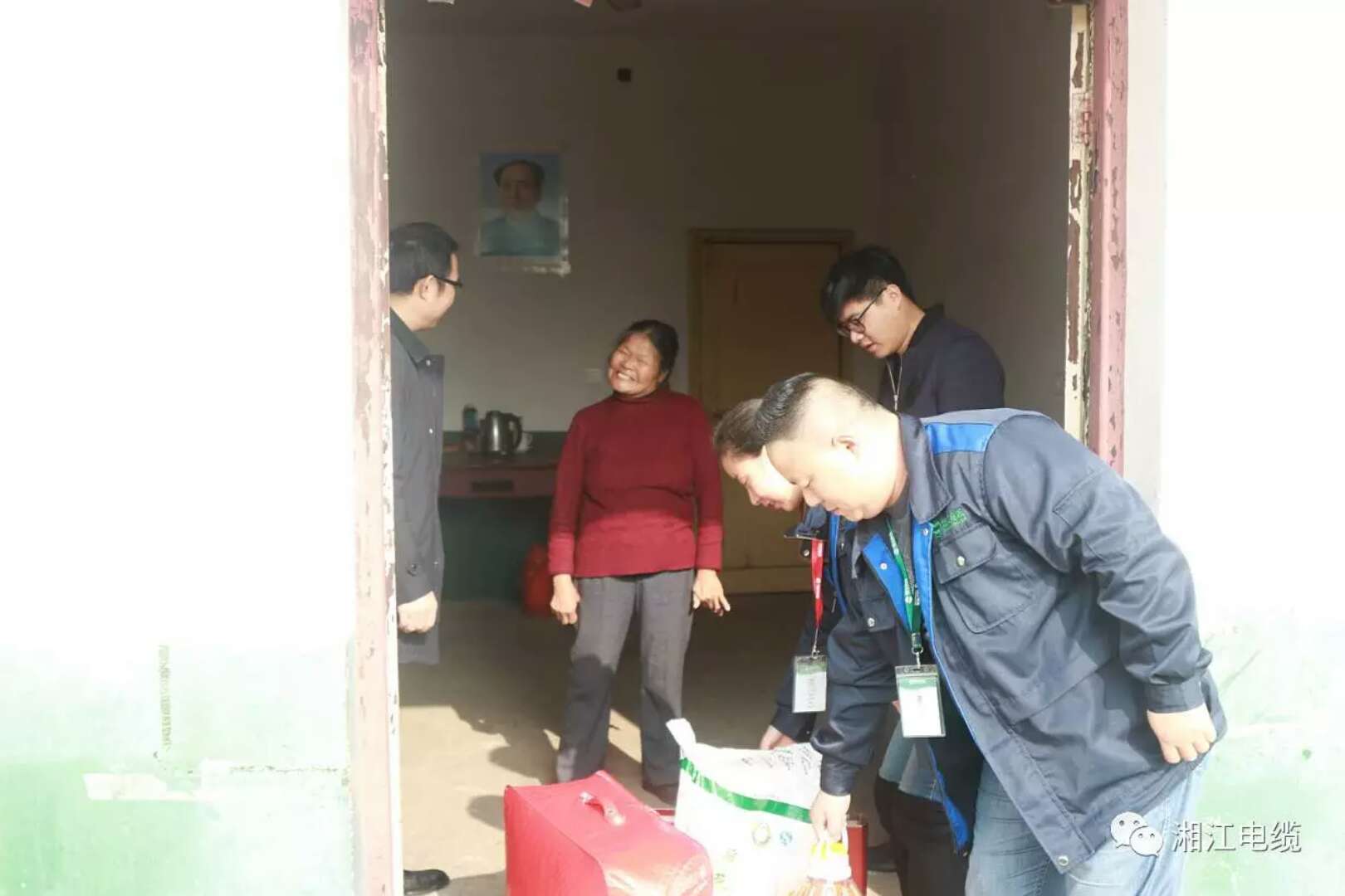 愛心凝聚力量，希望成就未來。湘江電纜參與“精準扶貧”