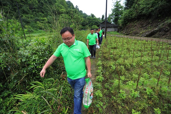 “六一微心愿，愛(ài)心暖童心”湘江電纜攜手村長(zhǎng)李銳愛(ài)心傳遞 點(diǎn)亮未來(lái)