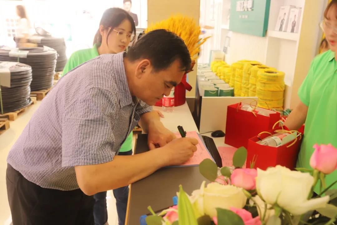 連通世界 點(diǎn)亮未來??！湘江電纜集團(tuán)武漢旗艦店開業(yè)慶典盛大舉行！